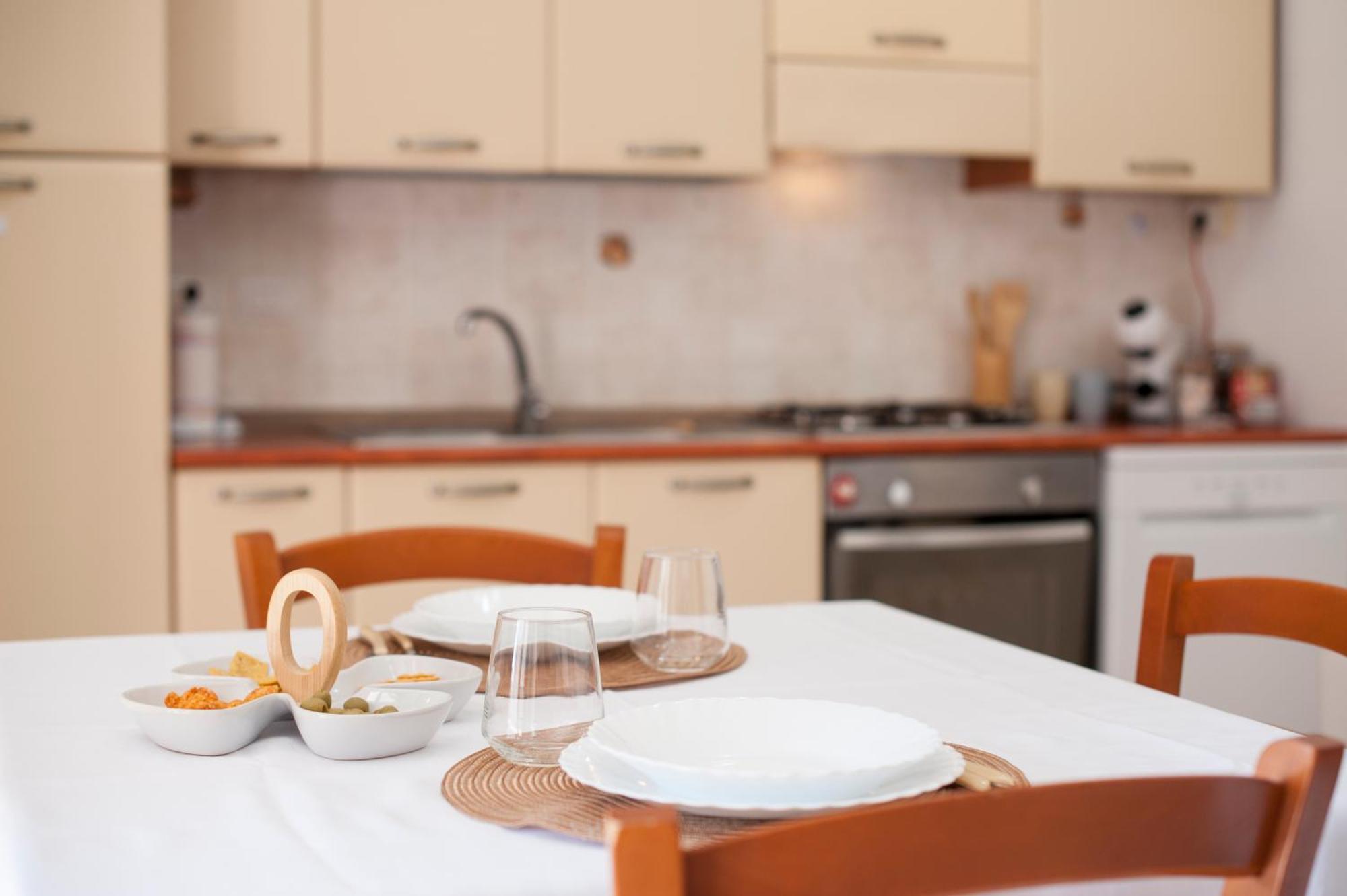 Ferienwohnung Oristano Centro - Con Parcheggio Privato Gratuito Exterior foto